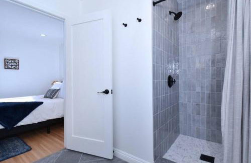 Beautiful 3 Bed Home with a Large Back Yard Outdoor Space - Foto 15