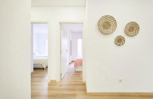 Beachside Modern Flat with AC, By TimeCooler - Foto 12