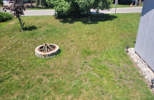 The Lily Pad on Benzie Blvd - Super Cute! - Foto 12