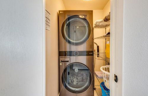 Oceanside Escape with Stunning Views Walk to Beach! - Foto 29