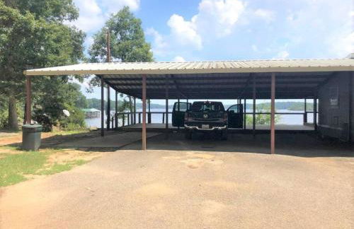 Spacious Vacation Rental with Stunning Lake Views from the Incredible Deck for an Amazing Getaway in Sabine National Forest in Hemphill, Texas - Foto 30