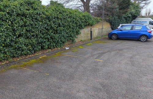 Stylish, Peaceful 2-Bed Flat with Free Parking - Foto 24