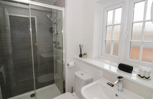 Silverstone Paddock Retreat - Photo 21