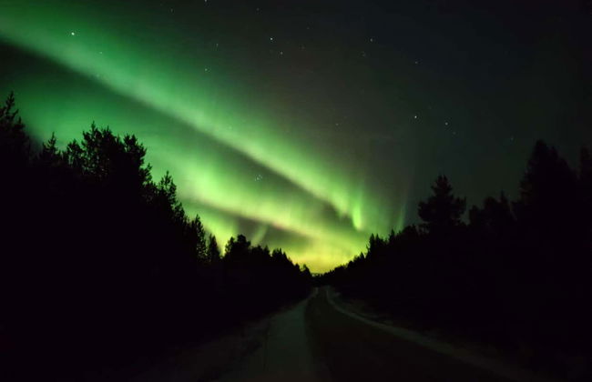 Paseo con raquetas de nieve bajo la aurora boreal - Foto 1