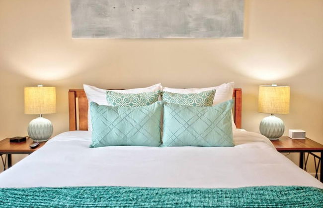 Walk Score 91 Balcony Near King ST - Photo 3