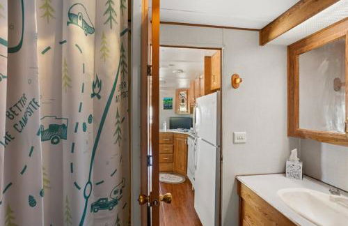 Private Luxury RV Getaway Full Bath Kitchen - Foto 23