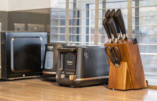 Light And Bright Apartment In The Middle Of Andover - Photo 13