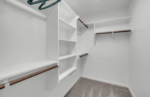 Luxury Retreat in Serene Surroundings, 4 Bedrooms Corporate House, Entire house with full amanities, Convenient location Near Medical Centers and Downtown - Foto 15