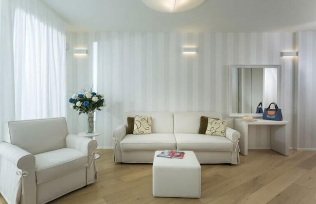 Embassy Aparthotel - Photo 19