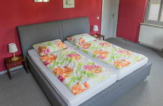 Gemütliches Haus inmitten schöner Natur mit Garten & Parkplatz - Foto 1