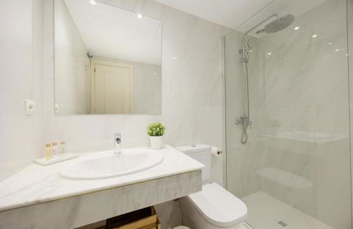 Coastal apartment, with swimming pools and close to the beach, in the tourist Bahia de Marbella - Photo 20