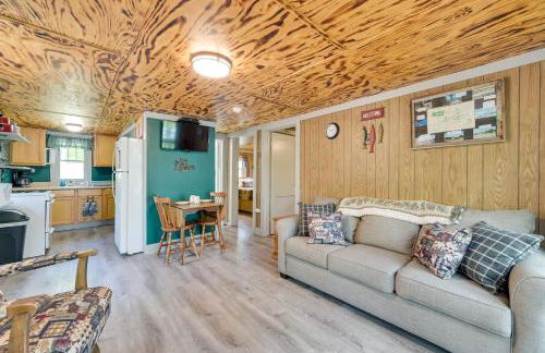 Hike and Snow Play! Waterfront Paradise Lake Retreat - Foto 1