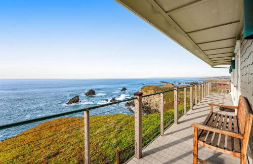 Oceantfront Estate with Luxury Kitchen & Game Room - Photo 38