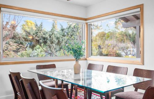 Nature-Inspired Stay with Pool, Fire Pits and More - Foto 32