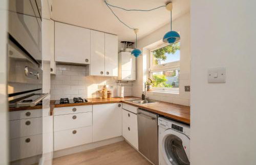Canal View House - 2BR with Garden & Parking - Foto 6