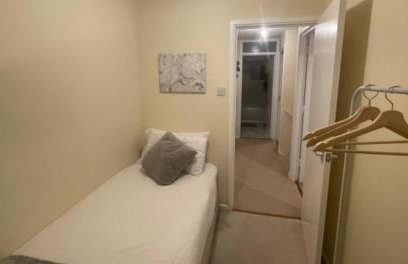 Cosy House- Sleeps 7 Centrally Located Free Parking, Fast WIFI Smart Tv with Sky and Netflix Business Travellers Relocators Leisure Welcome - Foto 28