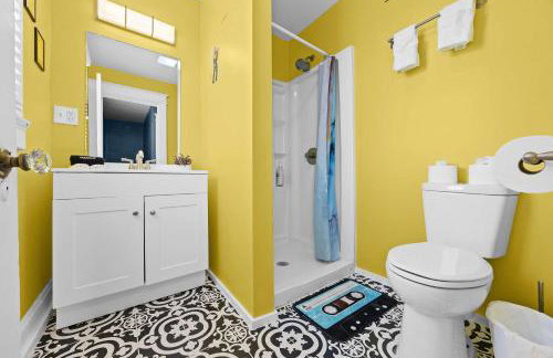 Cozy & Creative Top Unit in Lou's Arts District - Foto 28