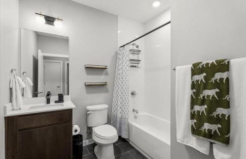 Exceptional 2BR in Prime Location Top Amenities - Foto 29
