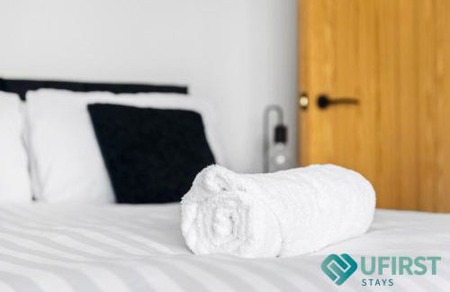 Ideal 4BR Home - Near City Hospital, Sherwood, Clinton Market, QMC & City Centre - Sleeps 8 - Foto 33