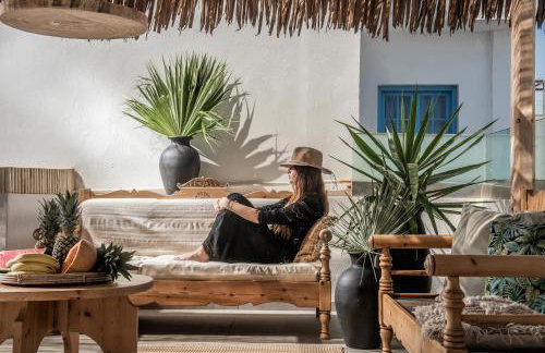 Khroma Luxury Suite 2 Beach front apartment - Photo 24