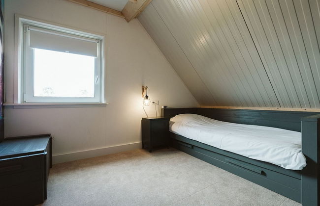 Large, Elegantly Furnished Holiday Home With Lots of Privacy on a Family Park - Foto 4