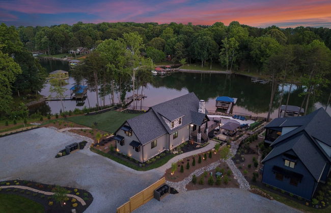 Gray Fox Lodge by Avantstay Waterslide Pool, Theater Sleeps 21 - Foto 70