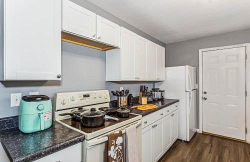 King, Gazebo & Private HotTub~ WestWichita - Photo 23