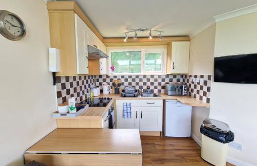 169 Broadside Holiday Chalet near Broads & Beaches - Photo 4
