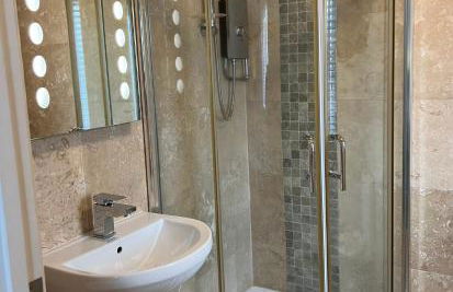 Lodge with Jacuzzi Hot Tub at The Waun Wyllt - Foto 8