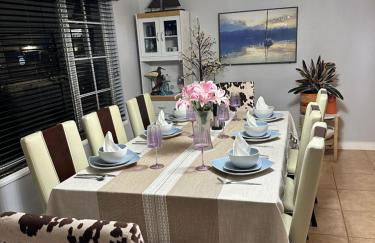 South Florida Spacious Oasis 4BR Retreat with 2 King Beds, Amazing Pool, near Beaches - Photo 29