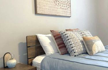 Orange Crush Cottage- Downtown Beaches & Dining - Photo 26