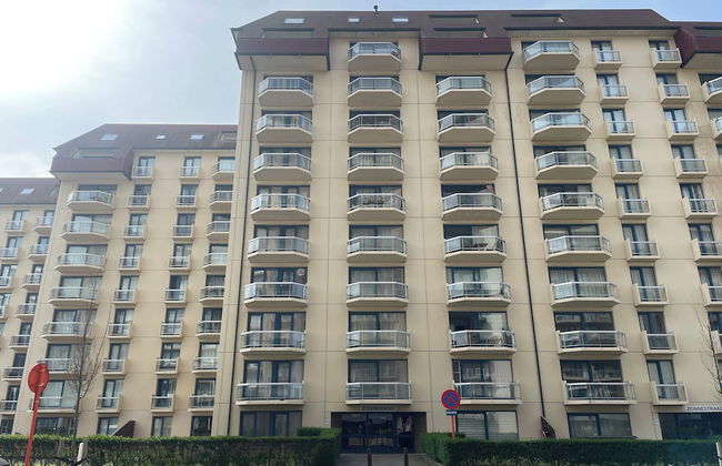 Spacious Seaside Apartment - Photo 21