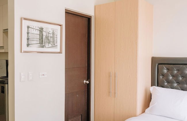 Stunning Cityscape Hideout - Photo 3