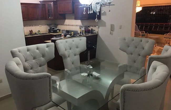 Total New!! Exclusive!! Apt At Paradise V . - Foto 14