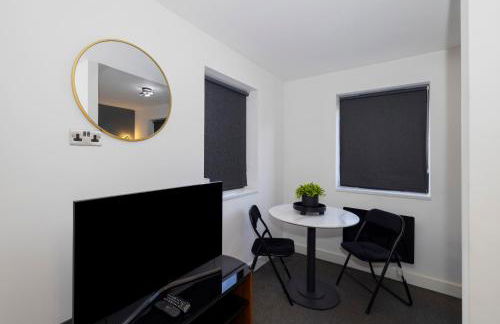 Studio Apartment - Perfect for Contractors and Short & Long Term Stays - Free WIFI - Free Parking - Extra Bed - Full Kitchen - Foto 19