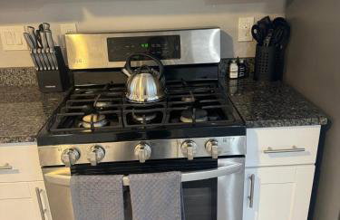 Spacious 2BR Apt with Balcony and 2 King Beds Sleeps 6 - Foto 17