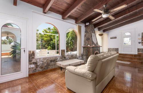 Home2Book Quiet Villa with Private Pool - Photo 2