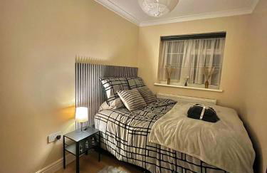 Cosy Stylish Guest House with Private Patio and Gym Gear - Foto 12