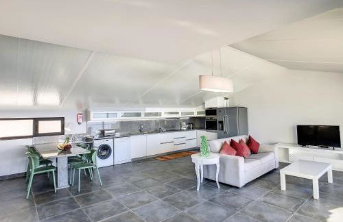 On the Wave by LovelyStay - Photo 8