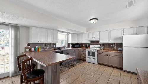 Lux Home, Minutes to Sanford Medical Center & Zoo - Foto 4, dishwasher