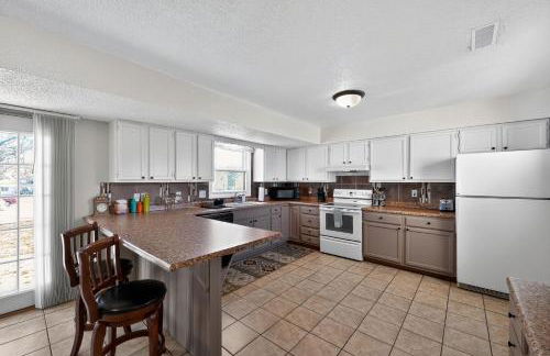 Lux Home, Minutes to Sanford Medical Center & Zoo - Foto 4