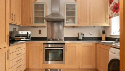 Modern, Well Presented 2-Bedroom Apartment, With Parking, Opposite Nirvana Spa - Pass the Keys - Foto 4, stove, dishwasher, toaster, Other