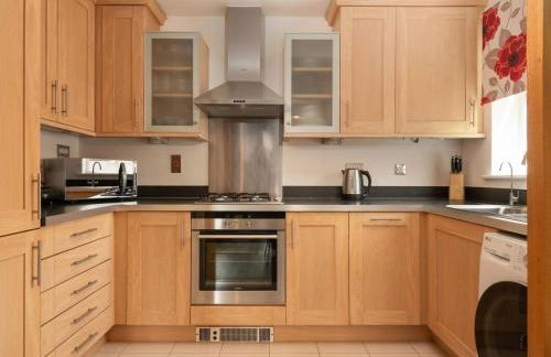 Modern, Well Presented 2-Bedroom Apartment, With Parking, Opposite Nirvana Spa - Pass the Keys - Foto 4