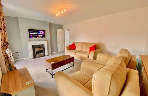 Your Leominster Base - 3BR Home with Garden & Parking - Foto 27