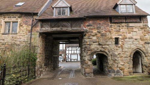 Porter's Lodge - Photo 2