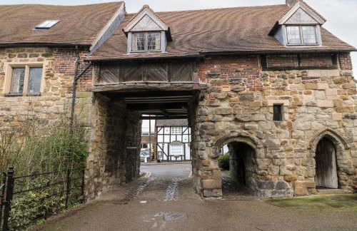 Porter's Lodge - Photo 2