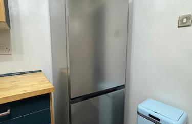 Luxury 2-Bed Apartment,Office with Built-In TV King Bed, Private Entrance and free Parking - Foto 30