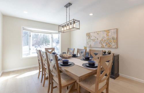 Large Luxury Home with Media Room and Game Room - 10 mins to Campus & Stadium - Foto 8