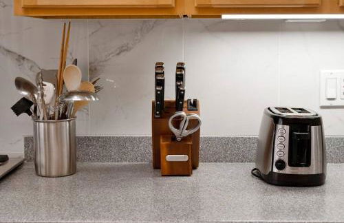 Stunning 2 Bedroom 1 Bath Home near BART - Photo 10