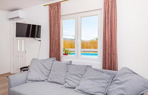 2 Bedroom Lovely Apartment In Danilo - Photo 3